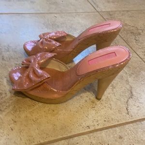 Betsey Johnson 9 Pink Glitter Bow Cork Wood Heels
